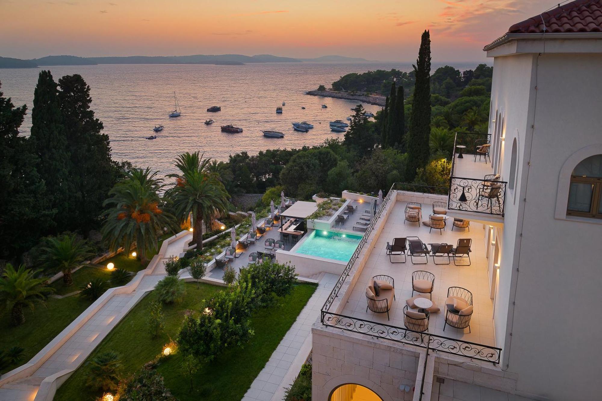 Hotel Moeesy, Blue & Green Oasis Hvar Town Exterior photo